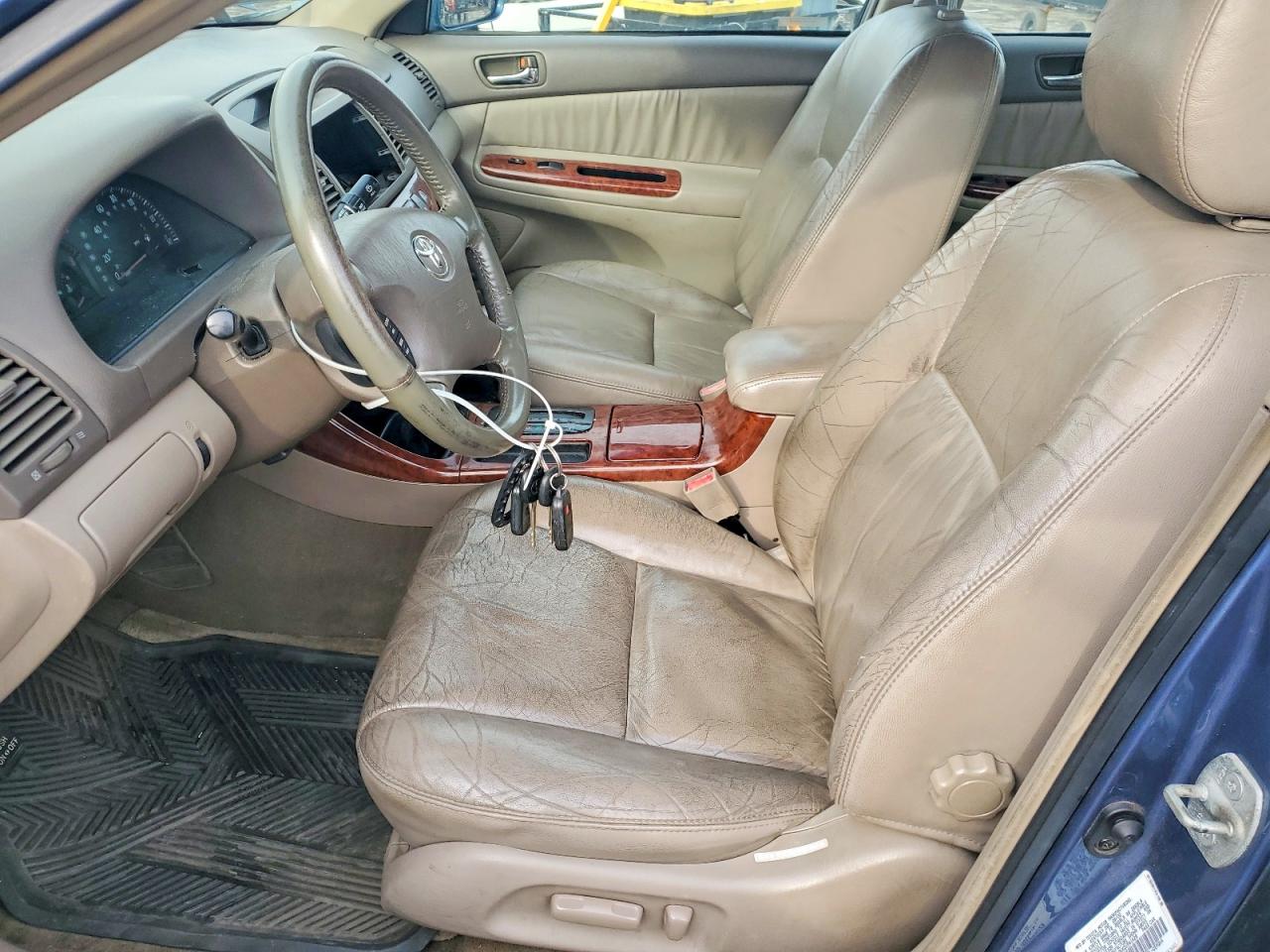 2002 TOYOTA CAMRY LE photo 13