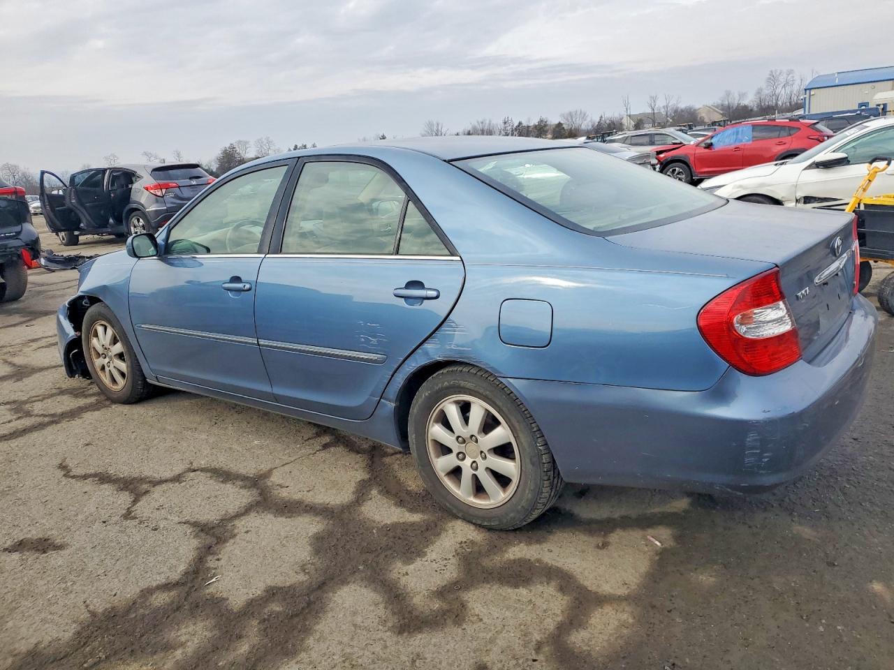 2002 TOYOTA CAMRY LE photo 3