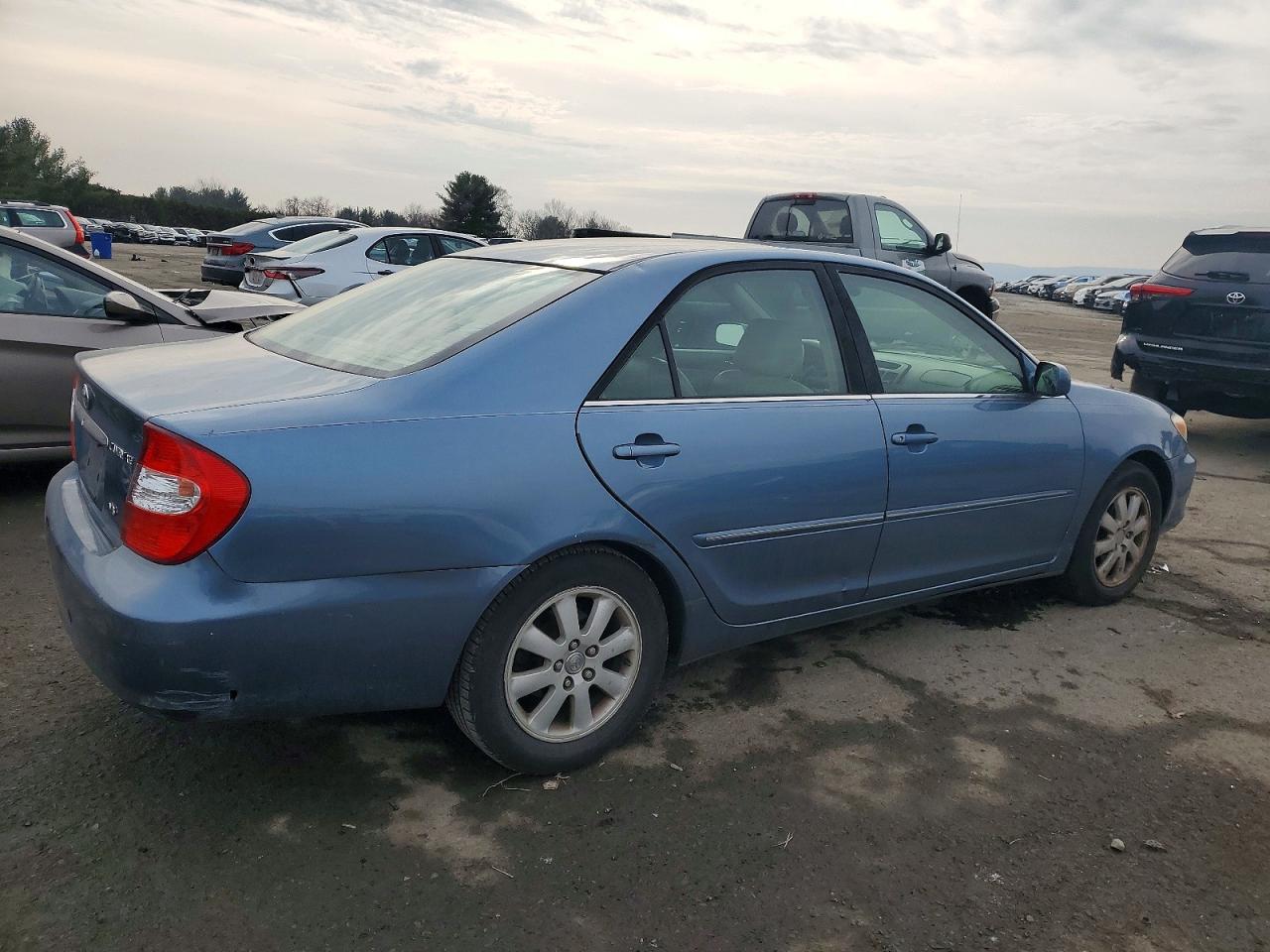2002 TOYOTA CAMRY LE photo 5