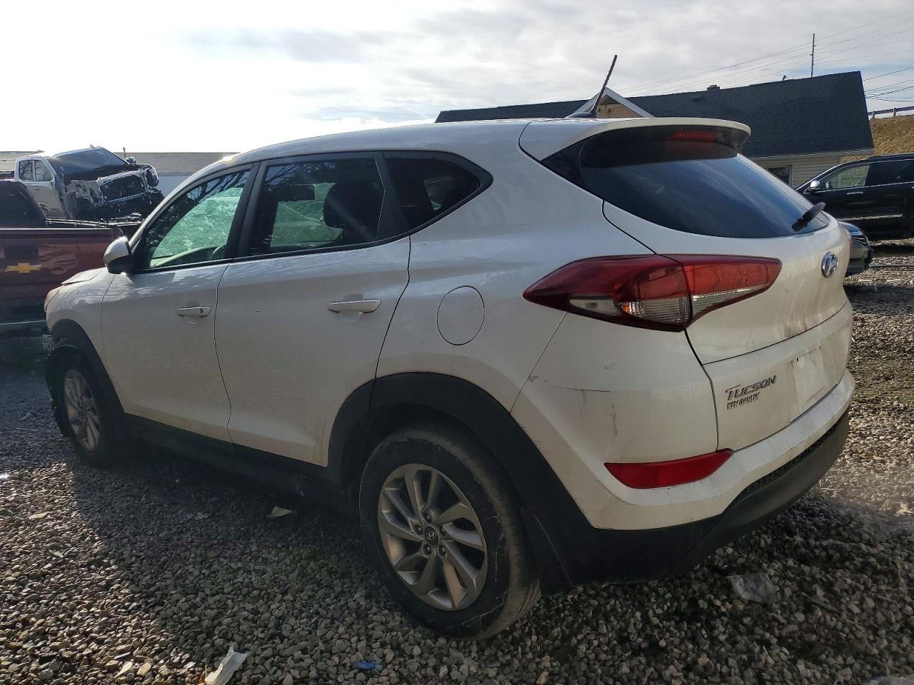 2017 HYUNDAI TUCSON SE photo 3
