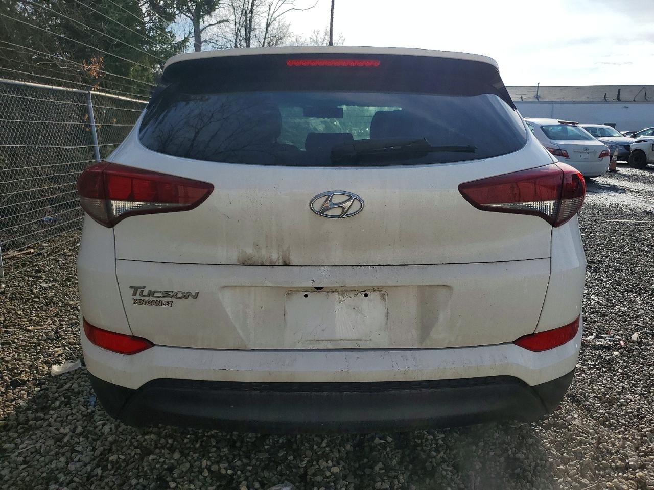 2017 HYUNDAI TUCSON SE photo 11