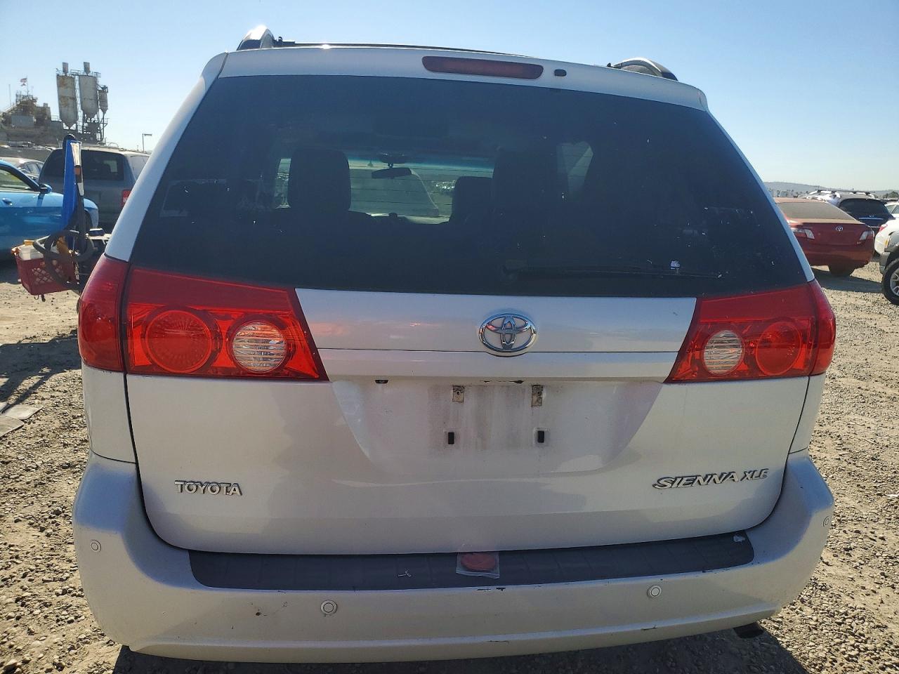 2009 TOYOTA SIENNA XLE photo 6