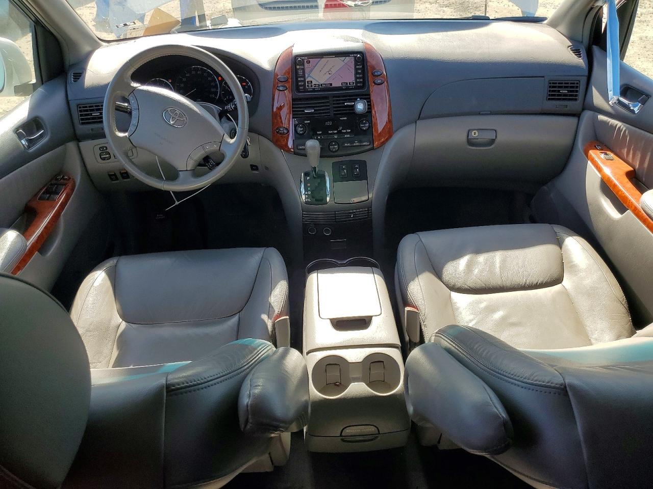 2009 TOYOTA SIENNA XLE photo 8