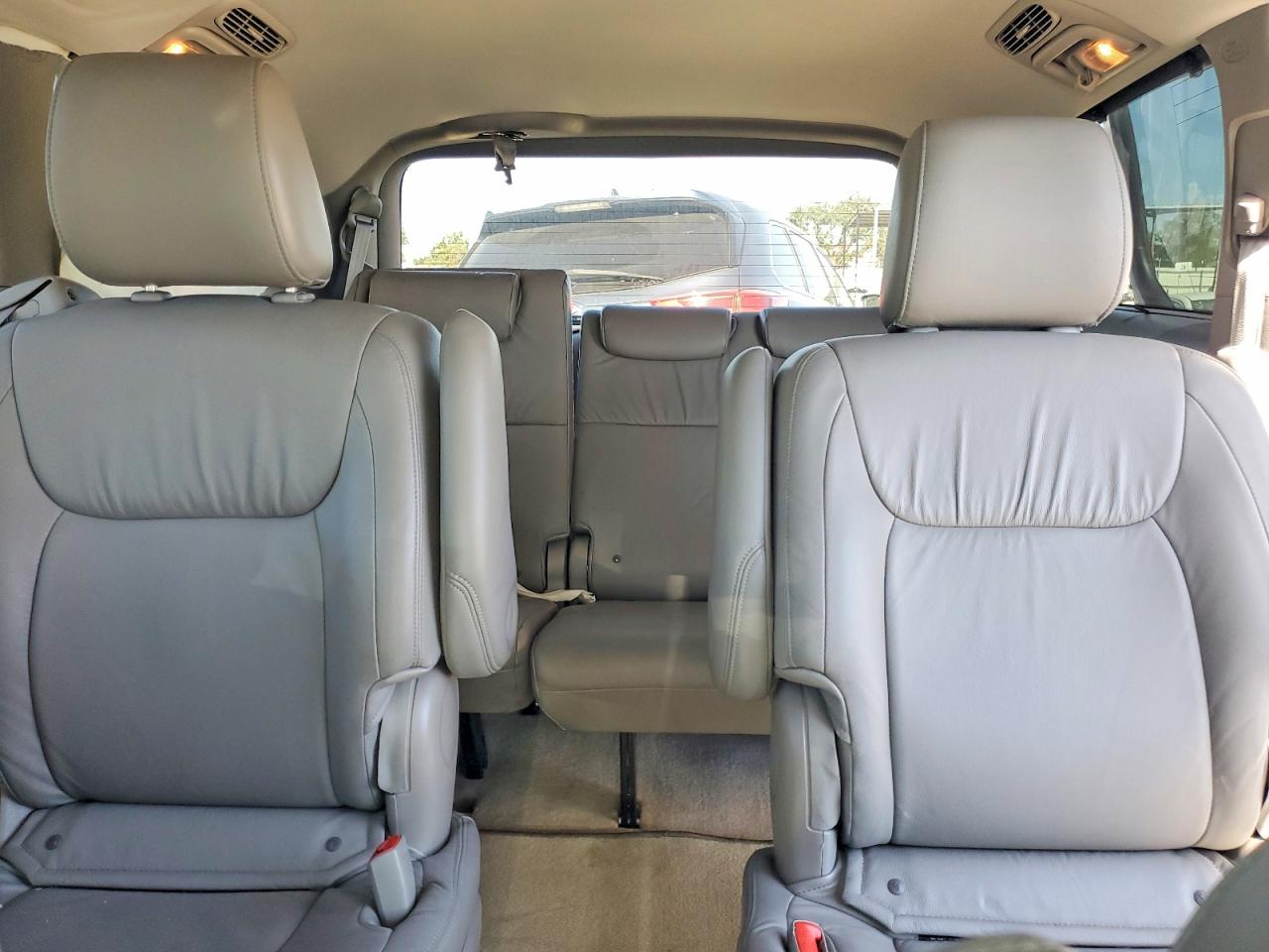 2009 TOYOTA SIENNA XLE photo 10