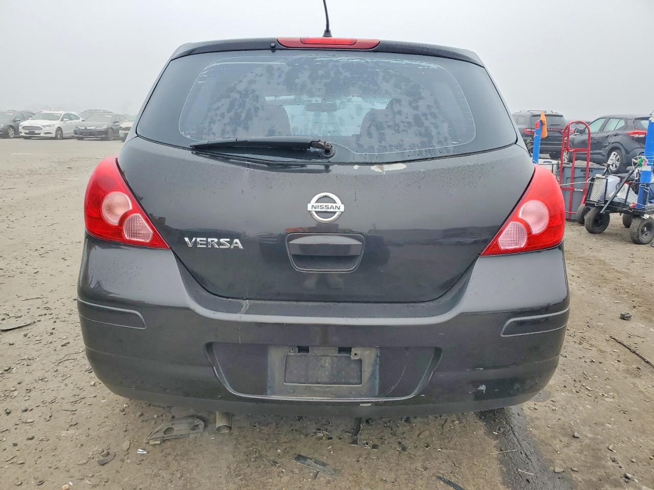 2011 NISSAN VERSA S photo 6