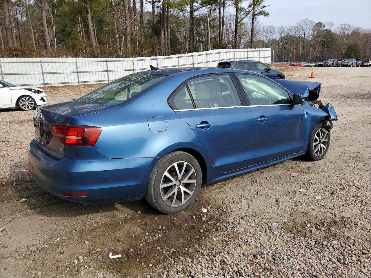 2017 VOLKSWAGEN JETTA SE photo 3