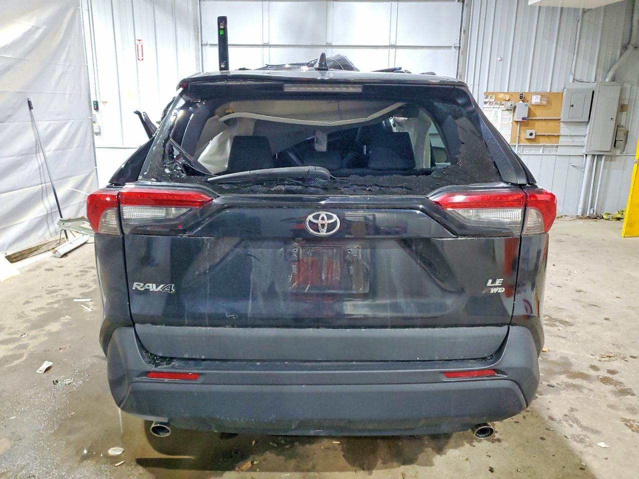 2021 TOYOTA RAV4 LE photo 16