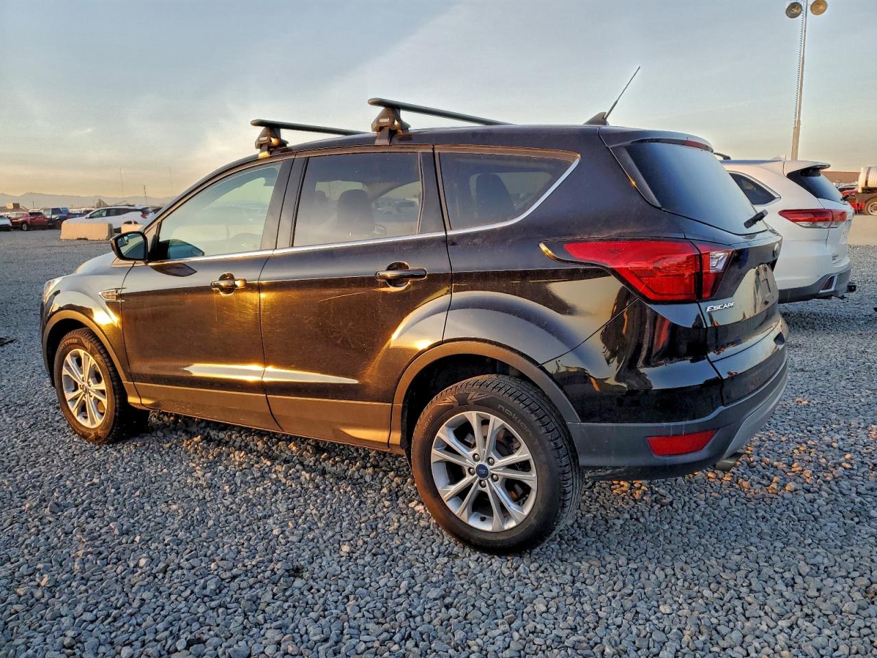 2019 FORD ESCAPE SE photo 2