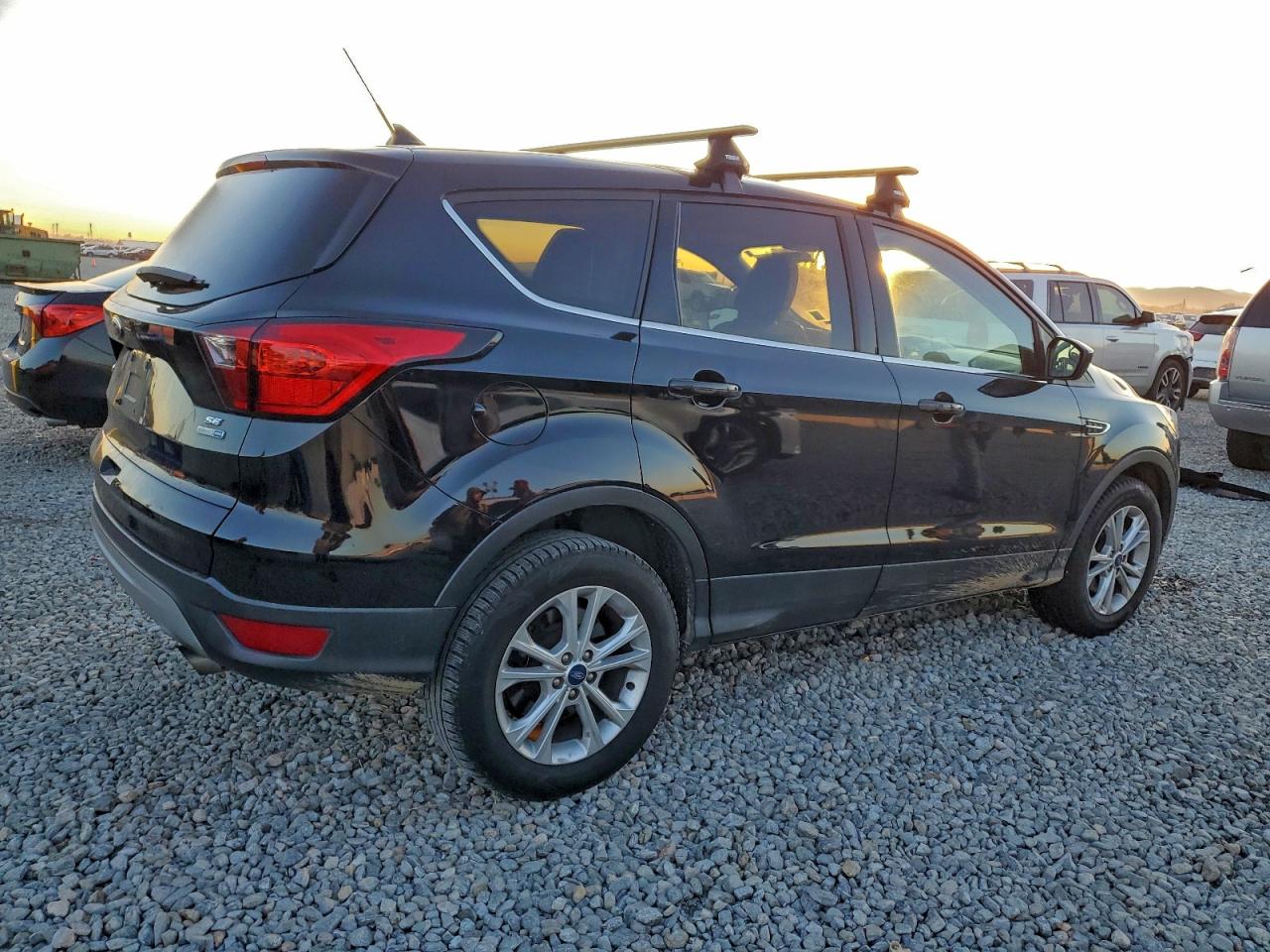 2019 FORD ESCAPE SE photo 3