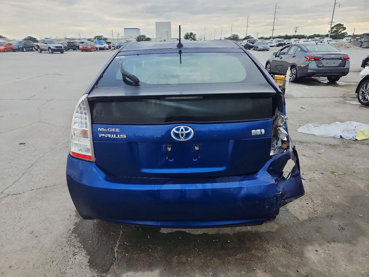 2011 TOYOTA PRIUS photo 6