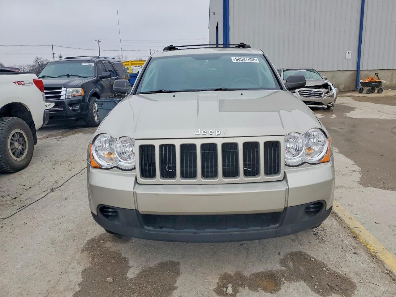 2010 JEEP GRAND CHEROKEE LAREDO photo 5