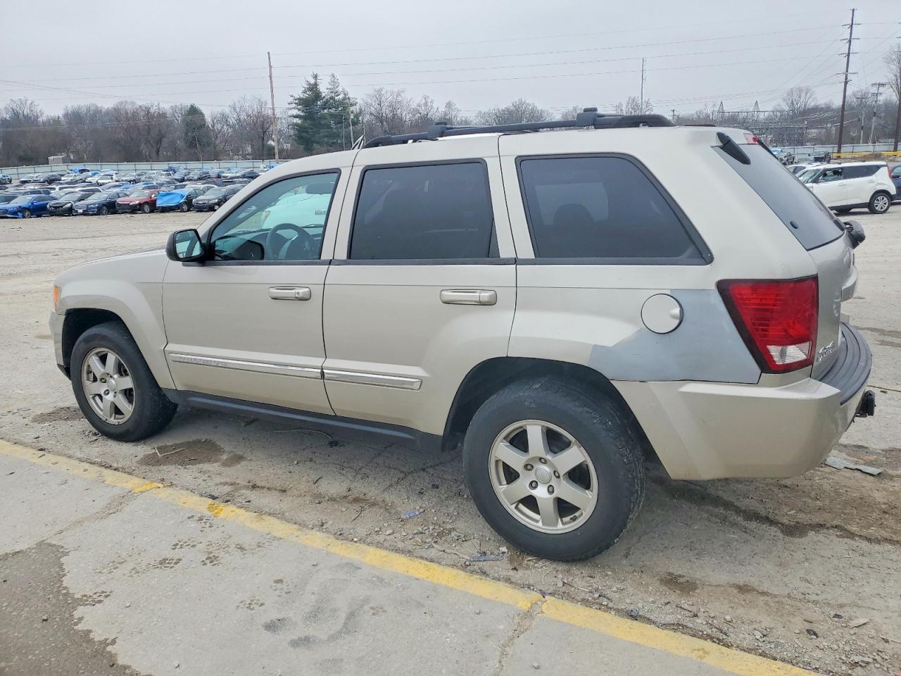 2010 JEEP GRAND CHEROKEE LAREDO photo 2