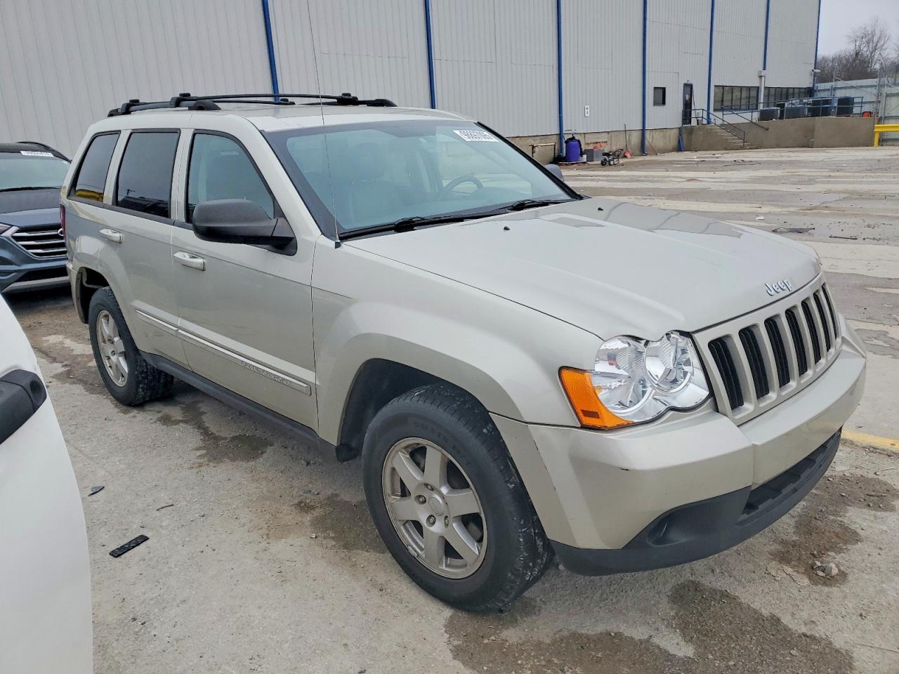 2010 JEEP GRAND CHEROKEE LAREDO photo 4