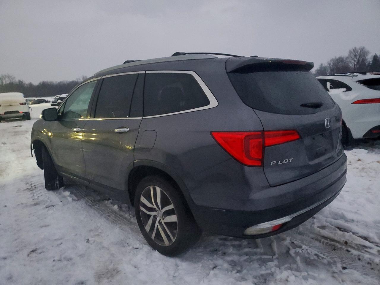 2016 HONDA PILOT ELITE photo 2