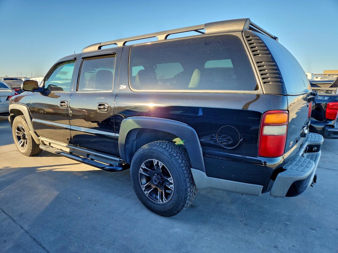 2003 CHEVROLET SUBURBAN K1500 photo 2