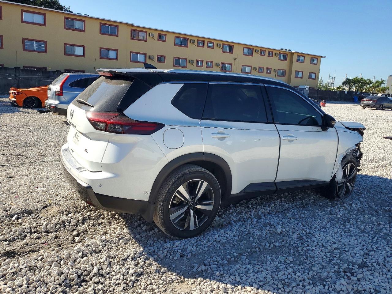 2024 NISSAN ROGUE SL photo 3