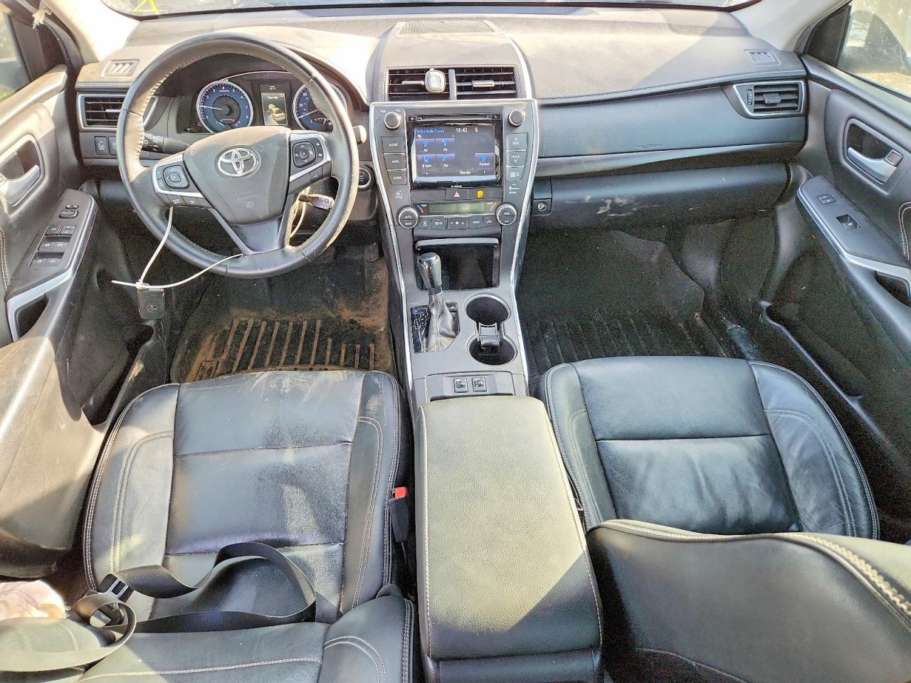2017 TOYOTA CAMRY LE photo 8