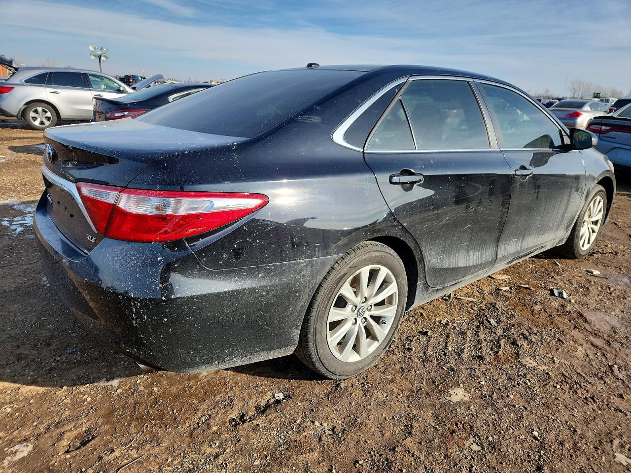 2017 TOYOTA CAMRY LE photo 3