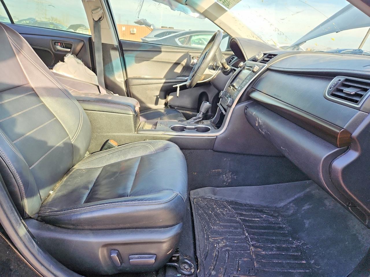 2017 TOYOTA CAMRY LE photo 7
