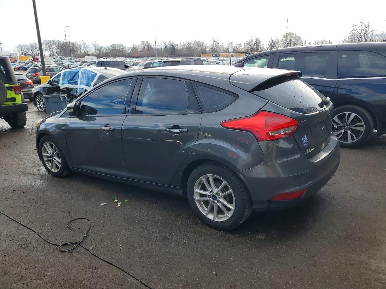 2017 FORD FOCUS SE photo 5