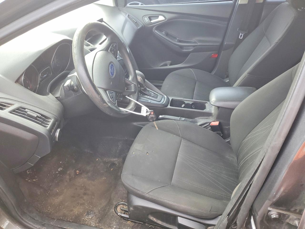2017 FORD FOCUS SE photo 25