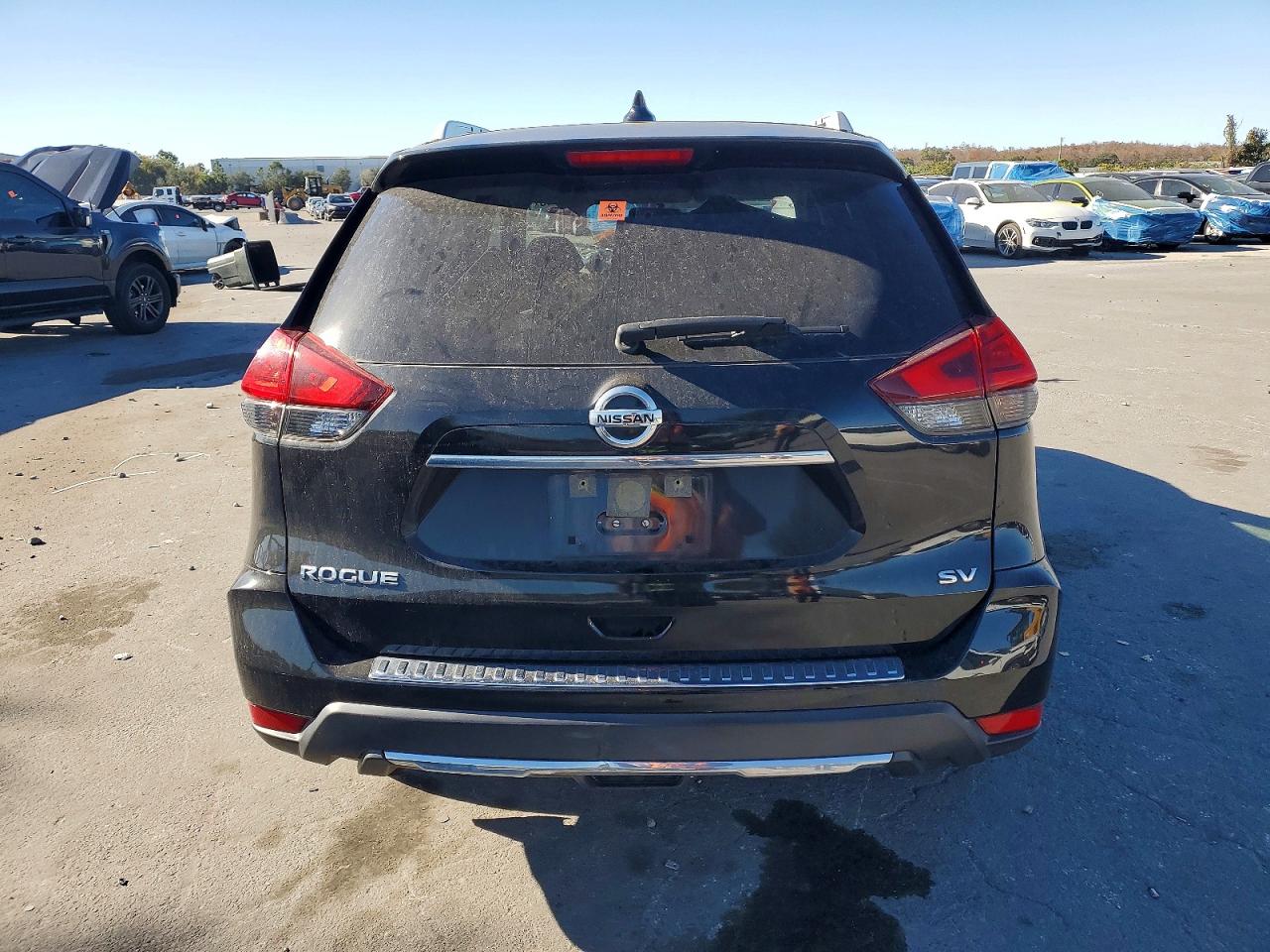 2017 NISSAN ROGUE photo 6
