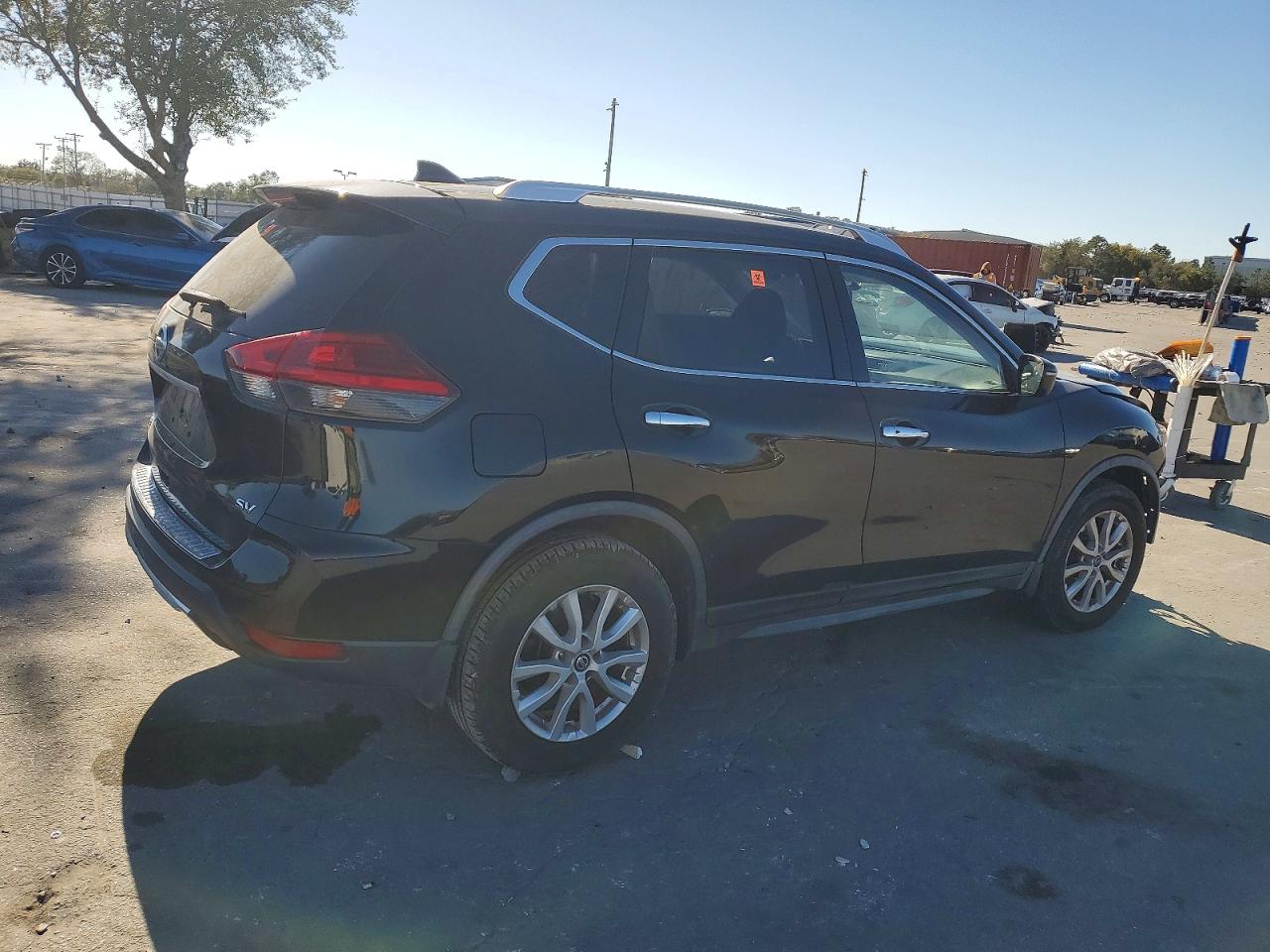 2017 NISSAN ROGUE photo 3