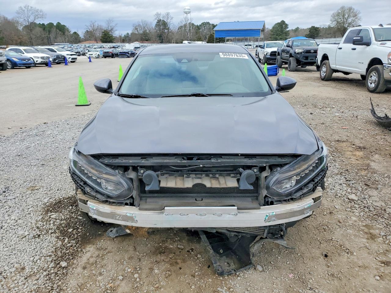 2018 HONDA ACCORD LX photo 13