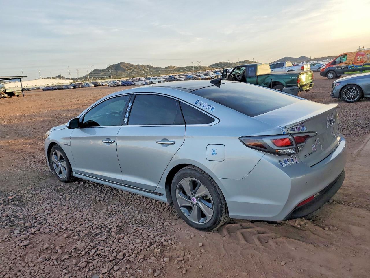 2017 HYUNDAI SONATA HYBRID photo 2