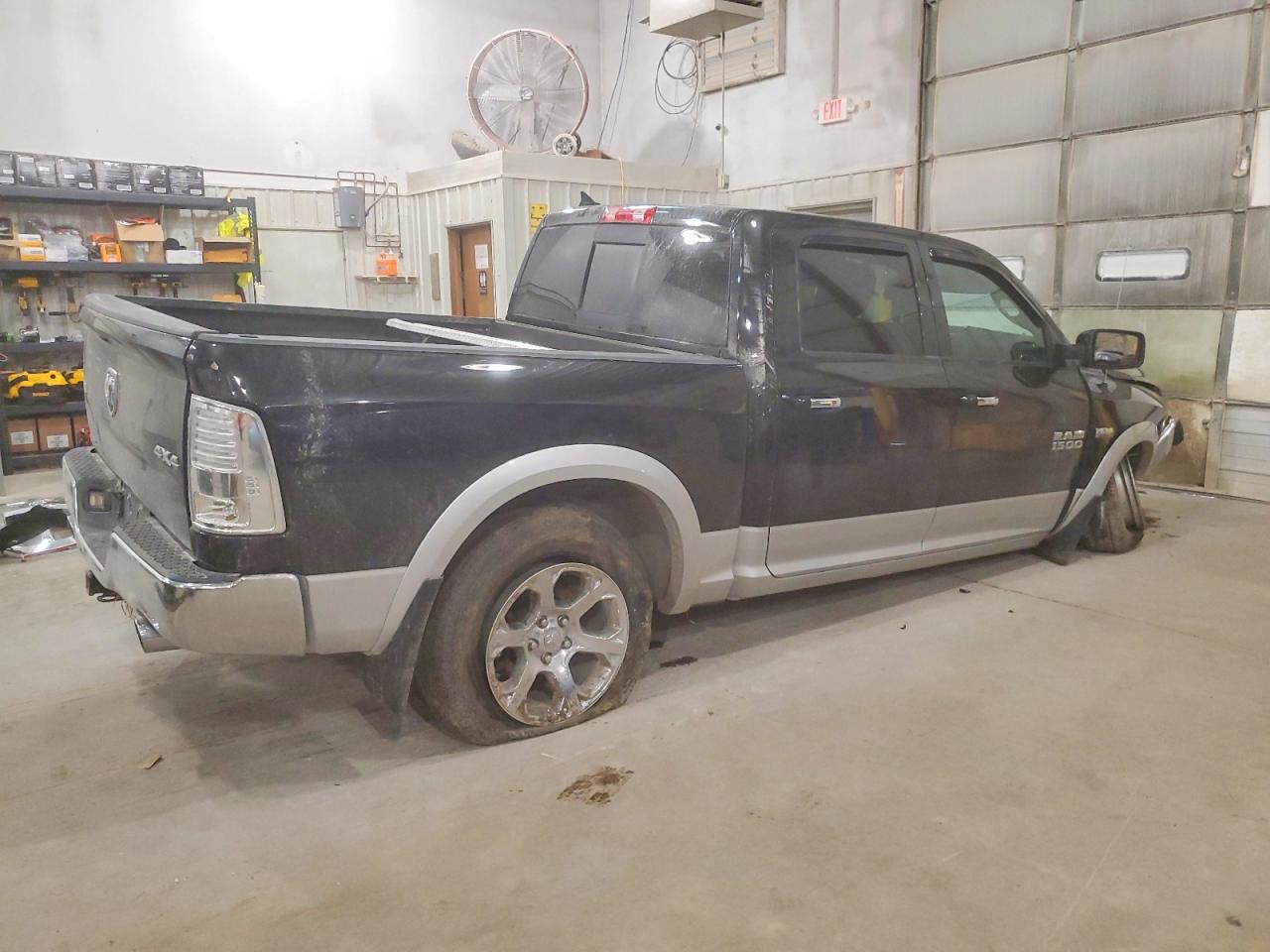 2015 RAM 1500 LARAMIE photo 3