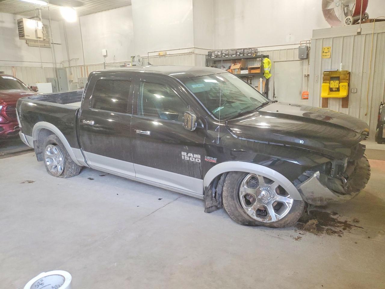 2015 RAM 1500 LARAMIE photo 4