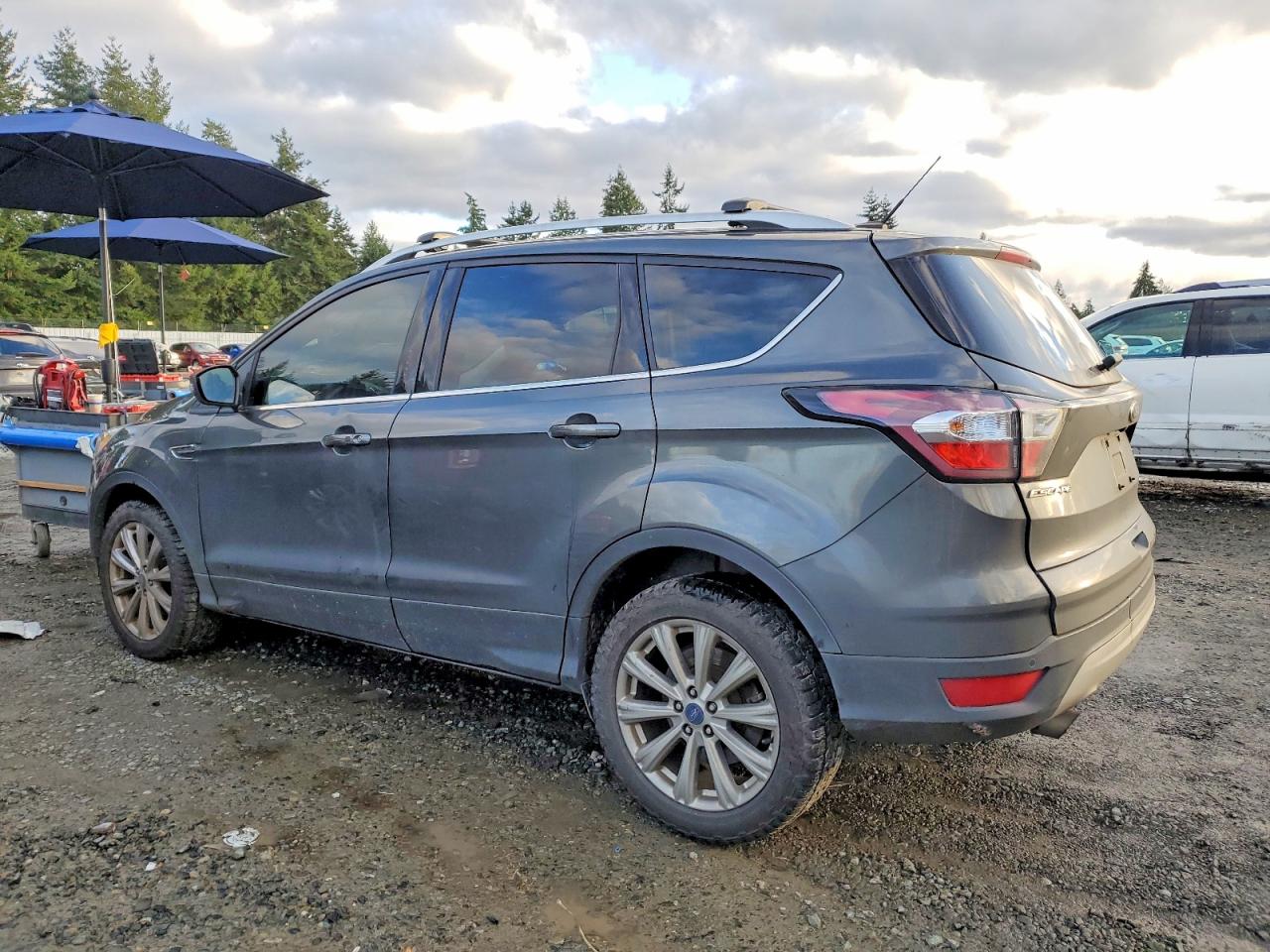 2017 FORD ESCAPE TITANIUM photo 2