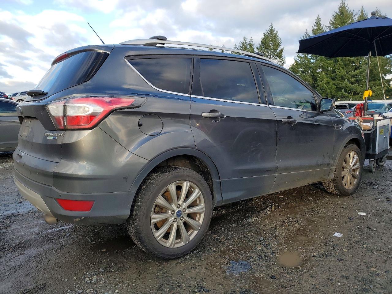 2017 FORD ESCAPE TITANIUM photo 3