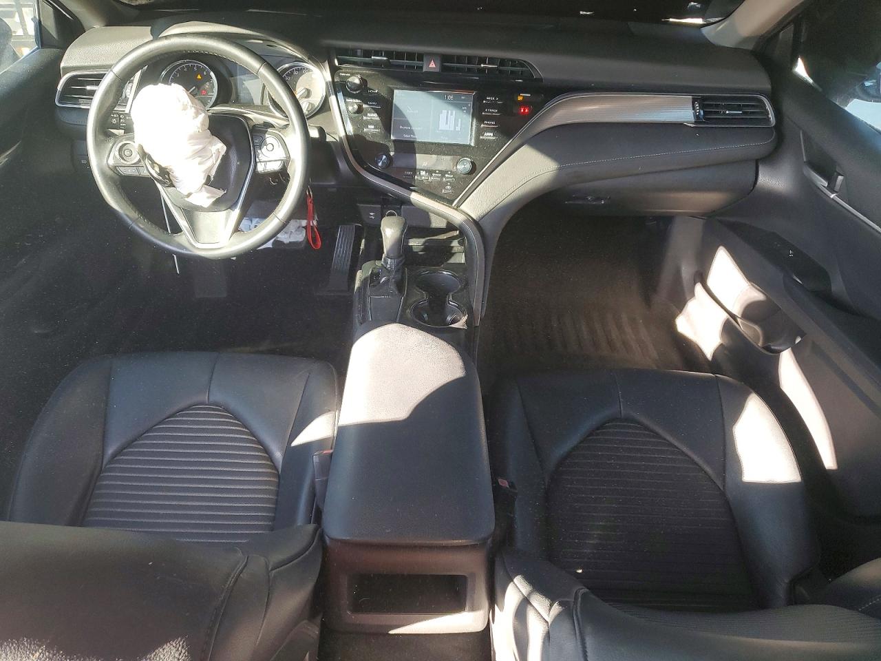 2019 TOYOTA CAMRY L photo 8