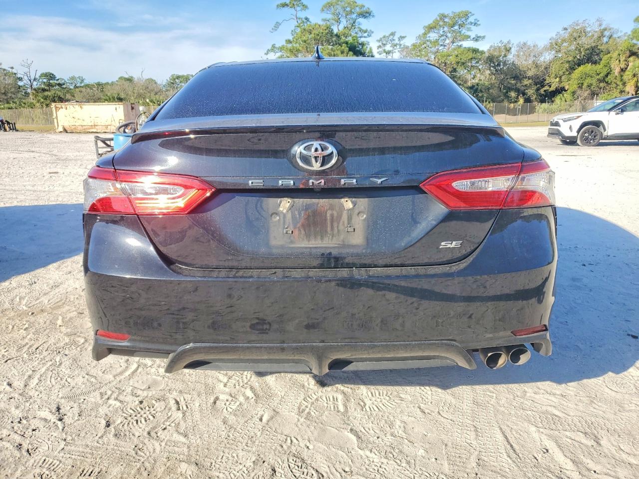 2019 TOYOTA CAMRY L photo 6