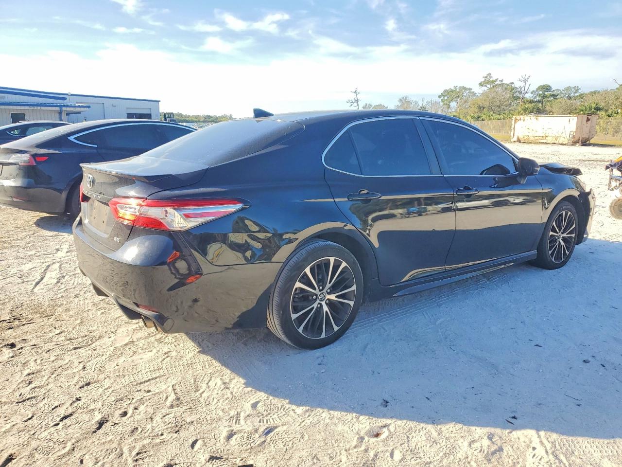 2019 TOYOTA CAMRY L photo 3