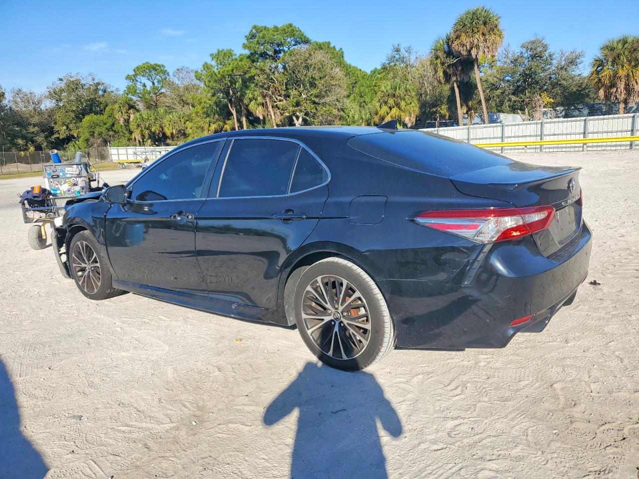 2019 TOYOTA CAMRY L photo 2