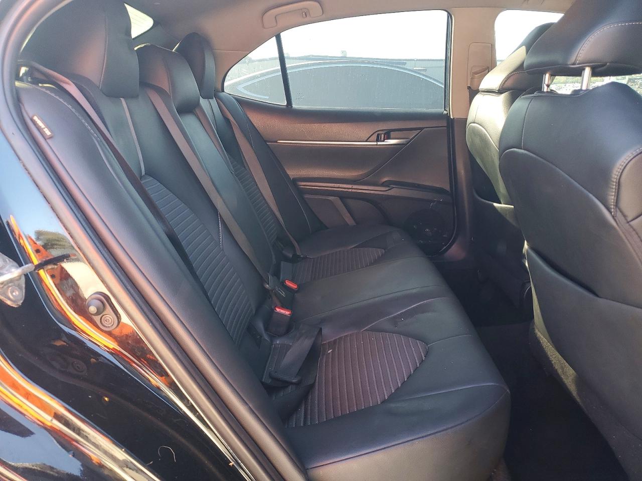 2019 TOYOTA CAMRY L photo 10