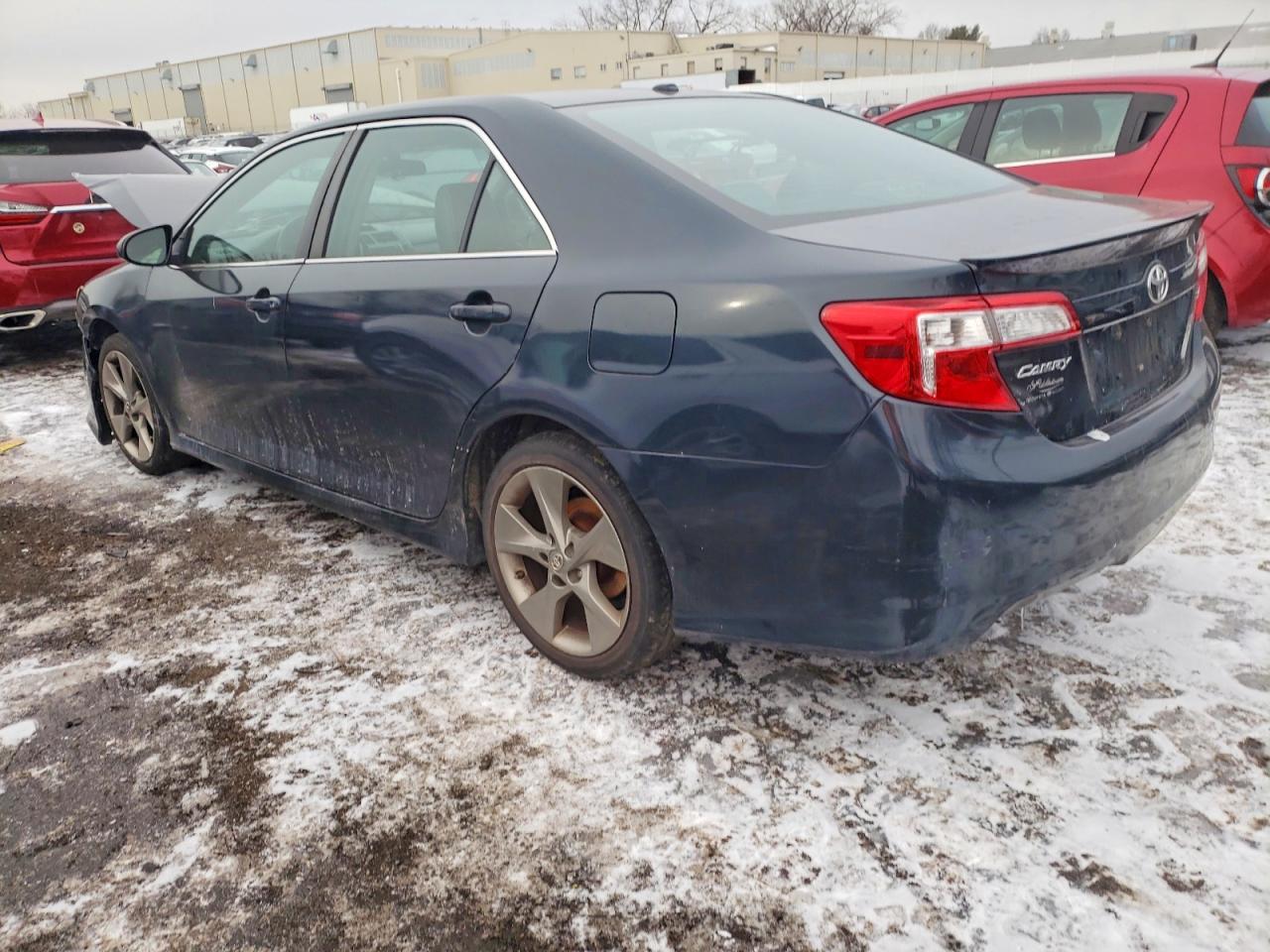 2014 TOYOTA CAMRY L photo 3