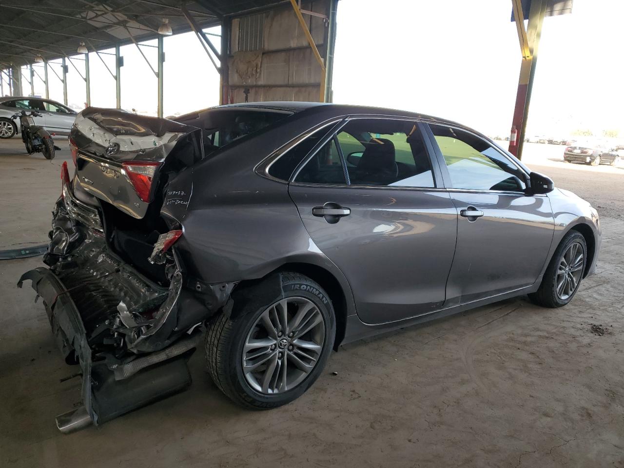 2015 TOYOTA CAMRY LE photo 5