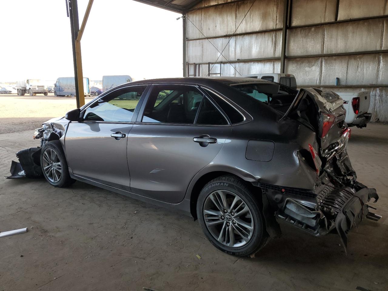 2015 TOYOTA CAMRY LE photo 3