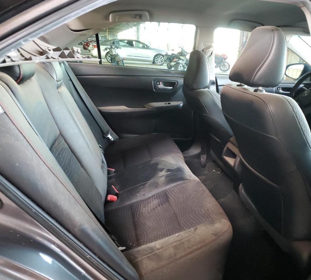2015 TOYOTA CAMRY LE photo 19