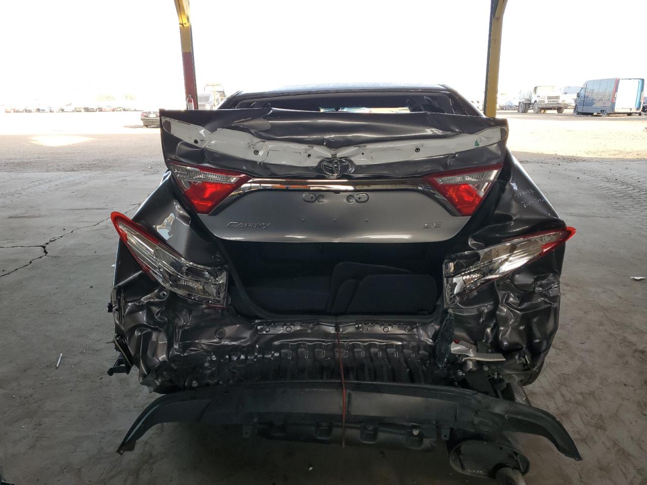 2015 TOYOTA CAMRY LE photo 11