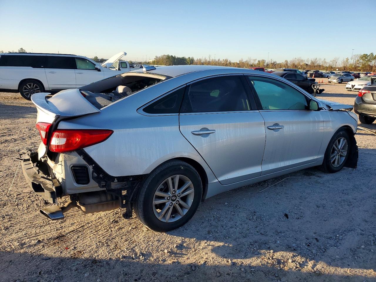 2017 HYUNDAI SONATA SE photo 3