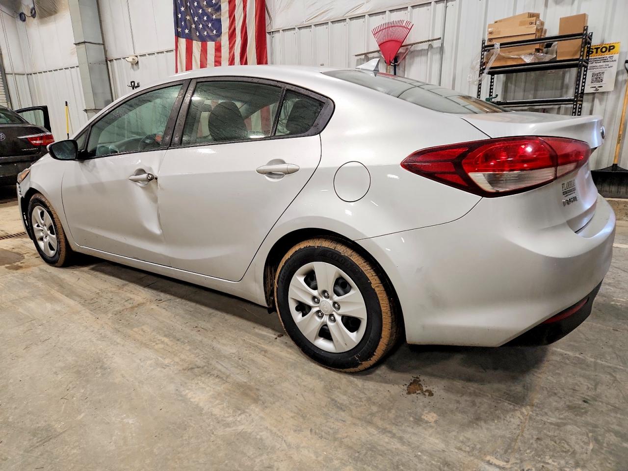 2017 KIA FORTE LX photo 2