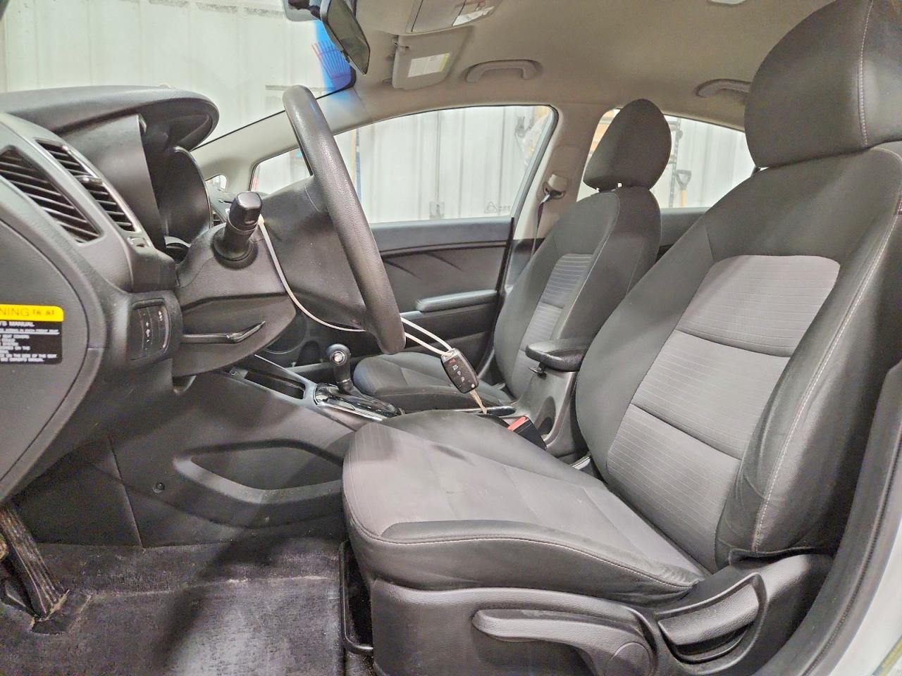 2017 KIA FORTE LX photo 7