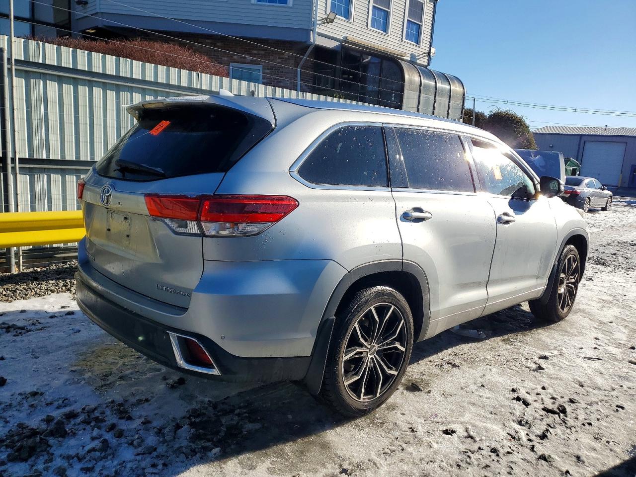 2018 TOYOTA HIGHLANDER LIMITED photo 3