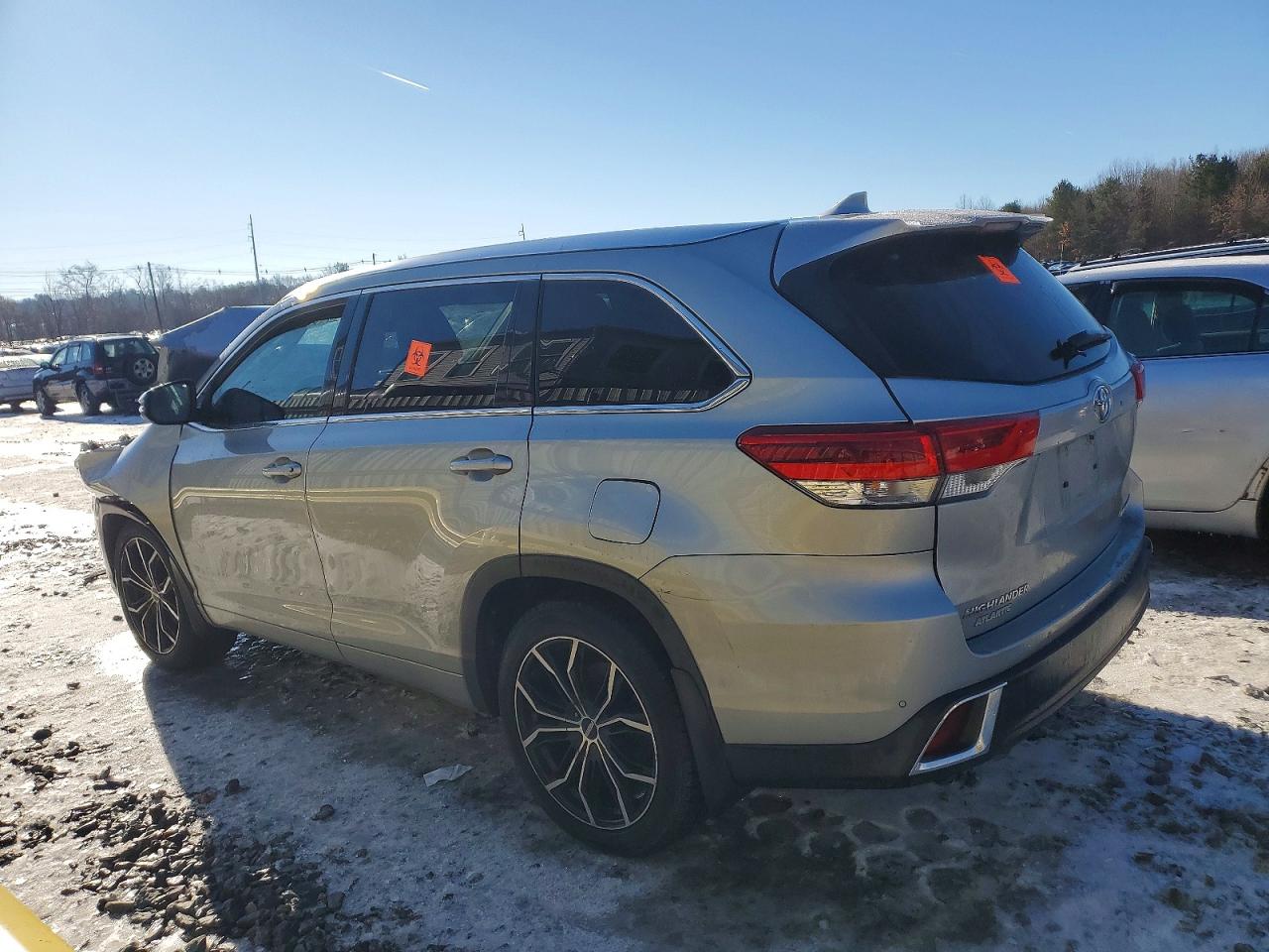 2018 TOYOTA HIGHLANDER LIMITED photo 2