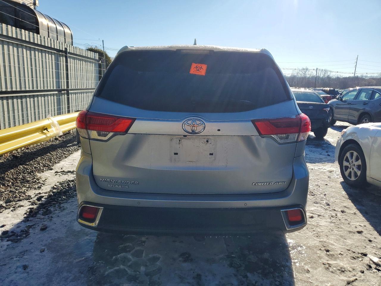 2018 TOYOTA HIGHLANDER LIMITED photo 6