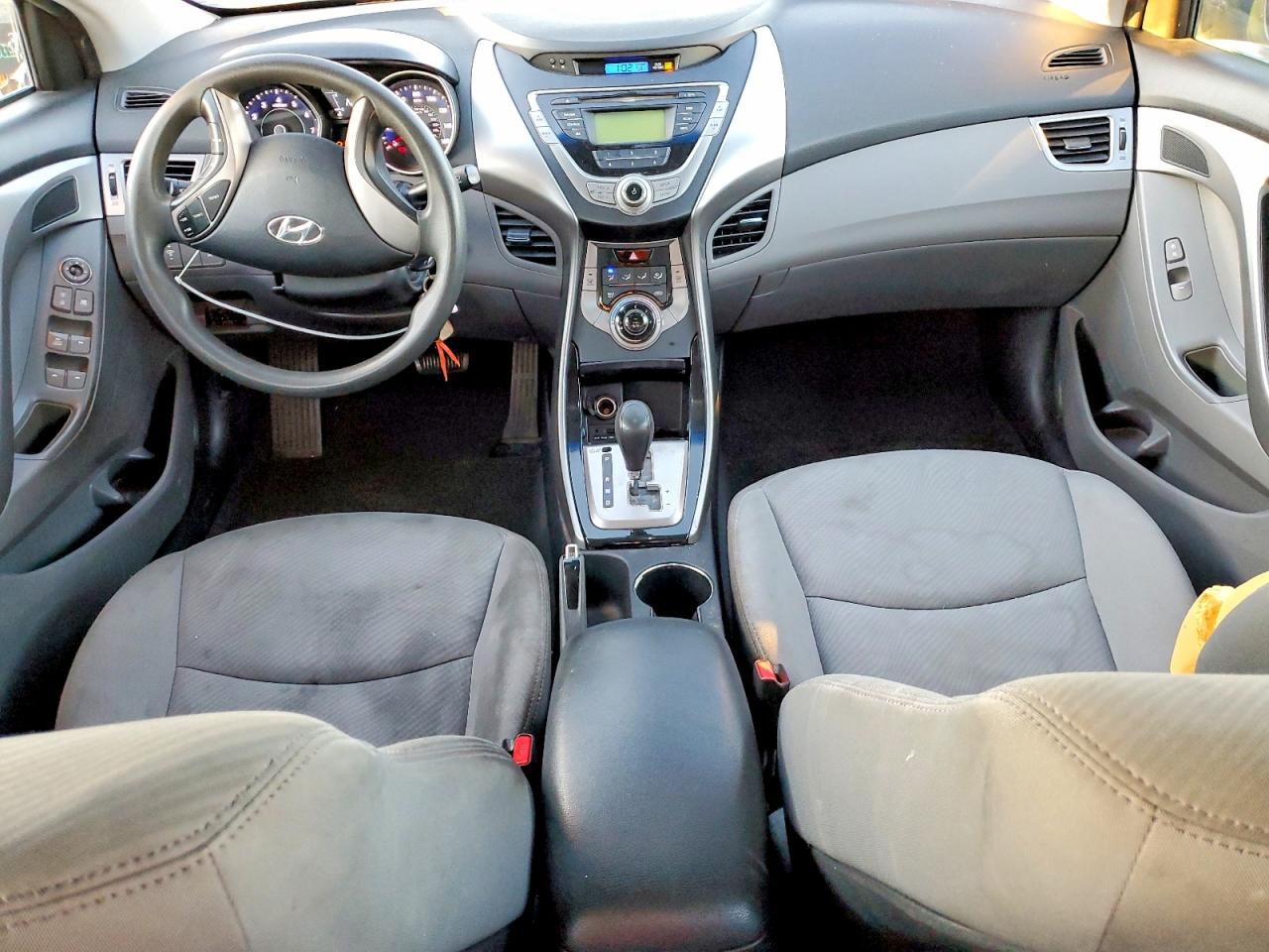 2013 HYUNDAI ELANTRA photo 8